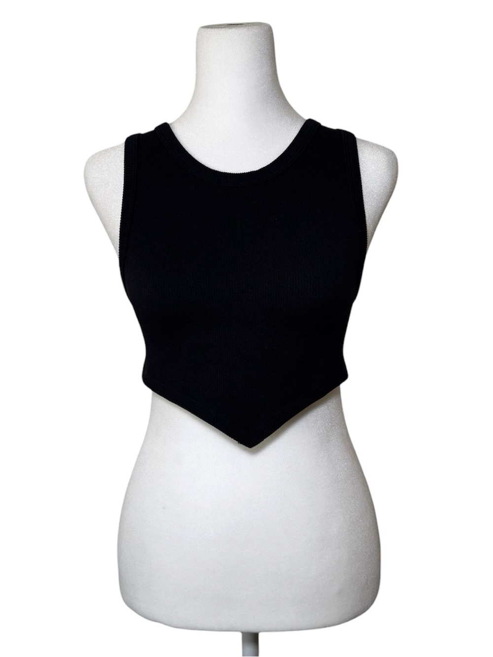 Suzette Collection Black Ribbed V-Hem Crop Tank Top